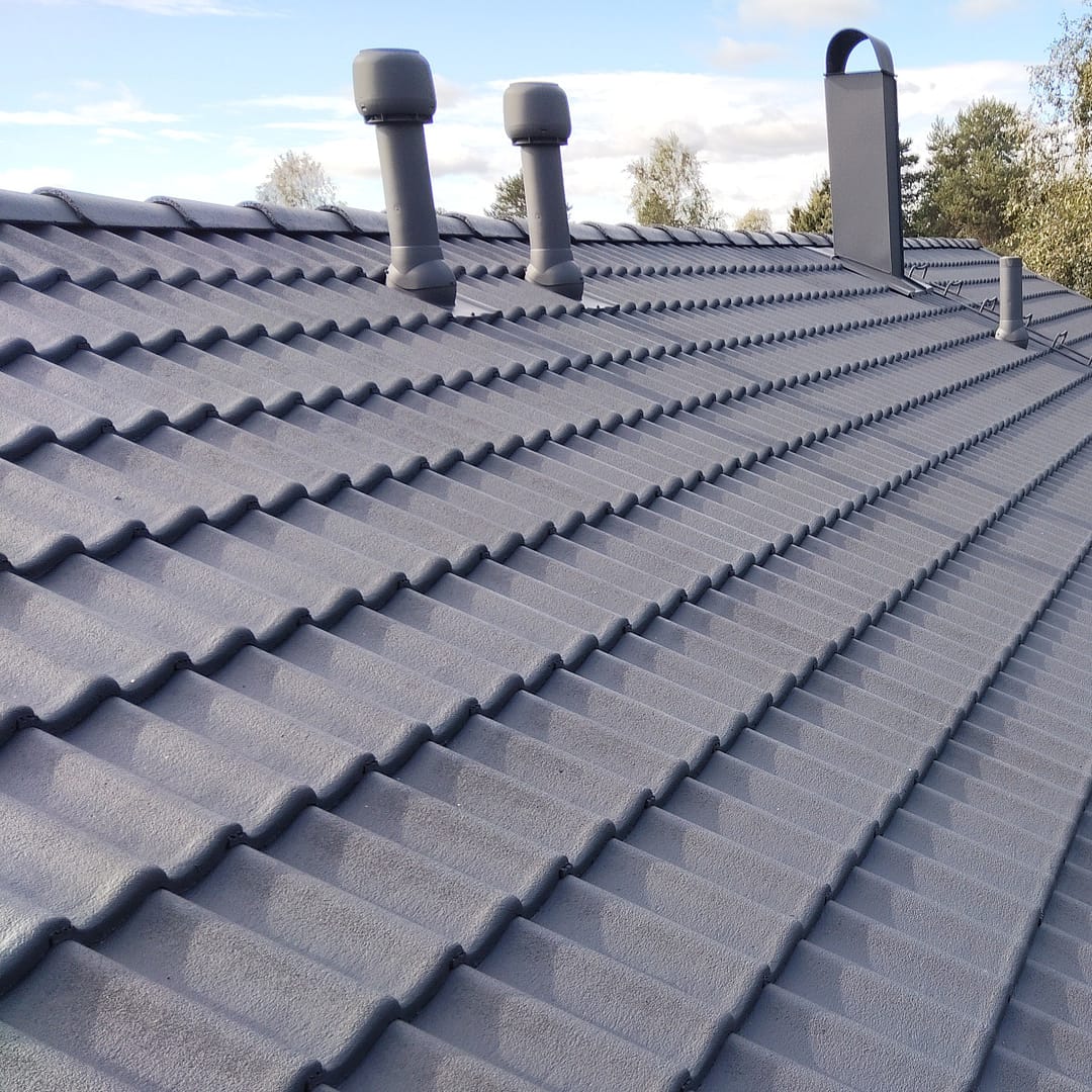 Pinnoitettu tiilikatto Pinnoitettu tiilikatto, Oulu.