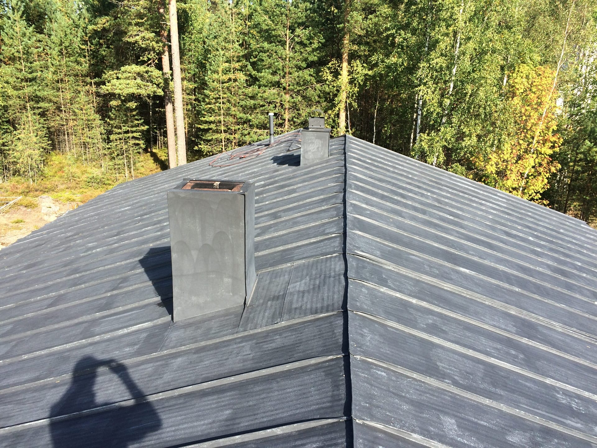 Ennen peltikaton maalausta.