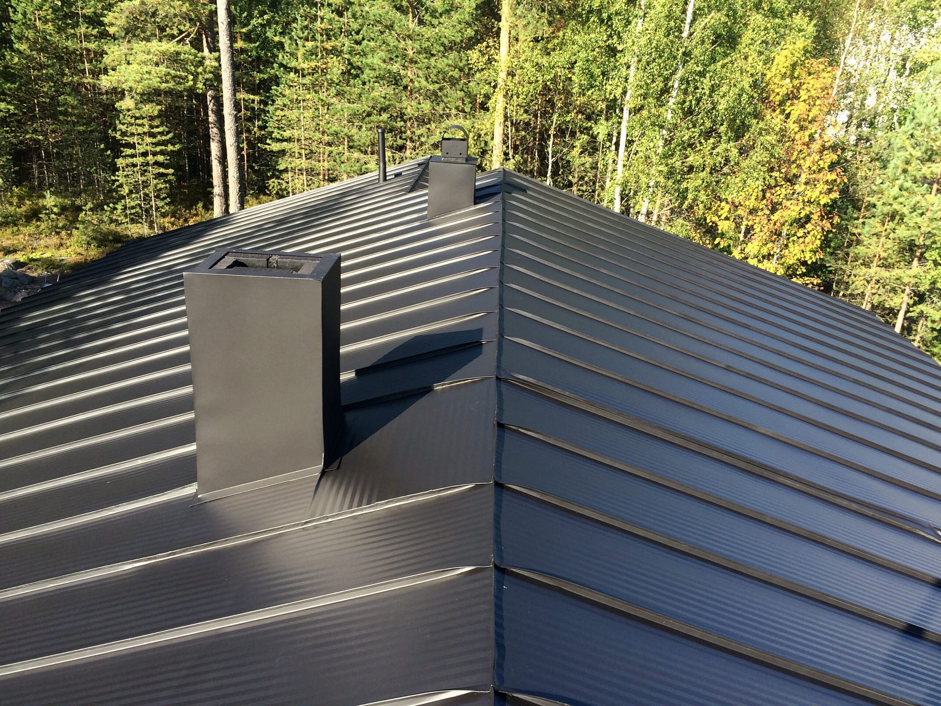 Peltikaton maalauksen jälkeen.