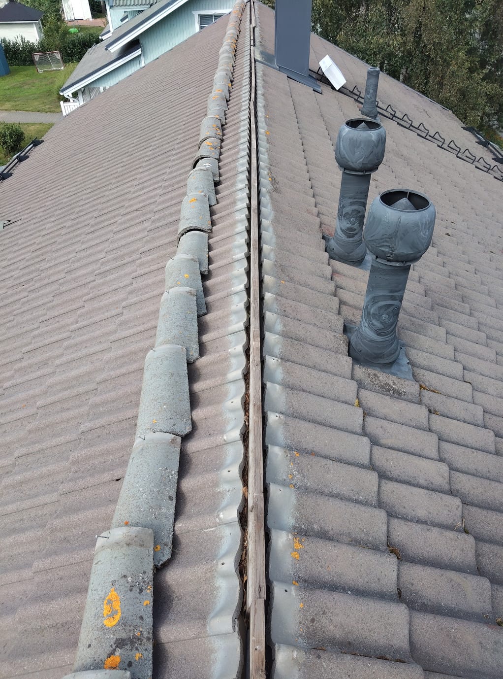 Ennen tiilikaton pinnoitusta.